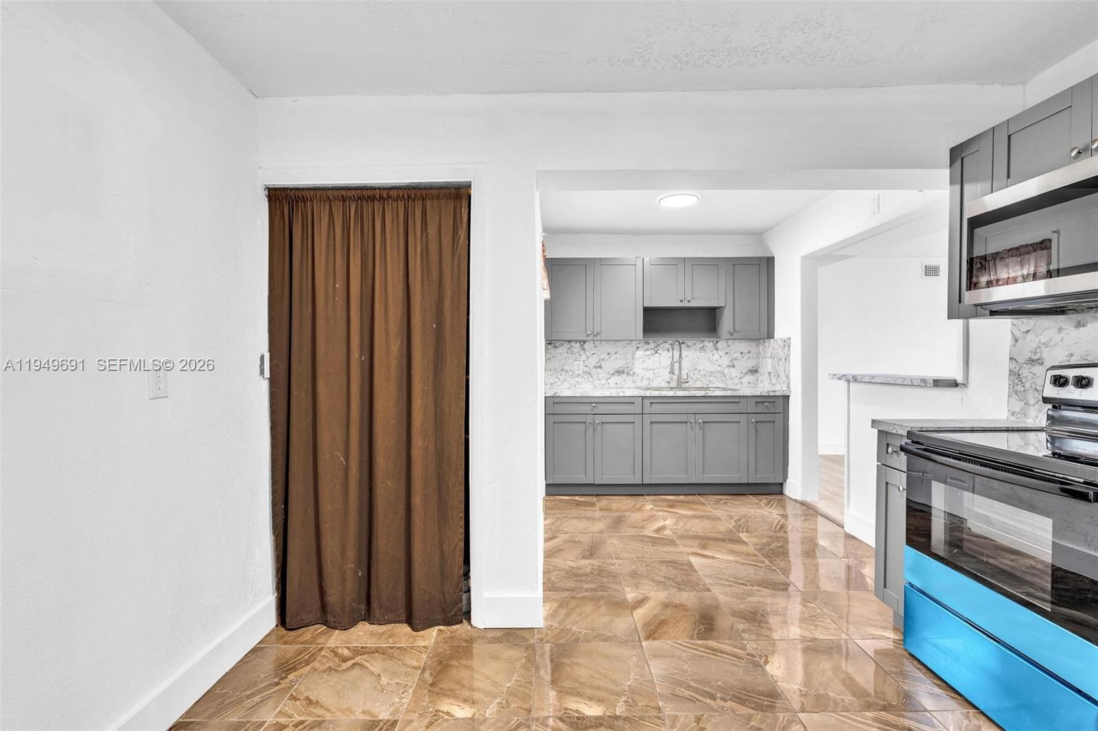 LAUDERDALE MANOR HOMESITE - Residential