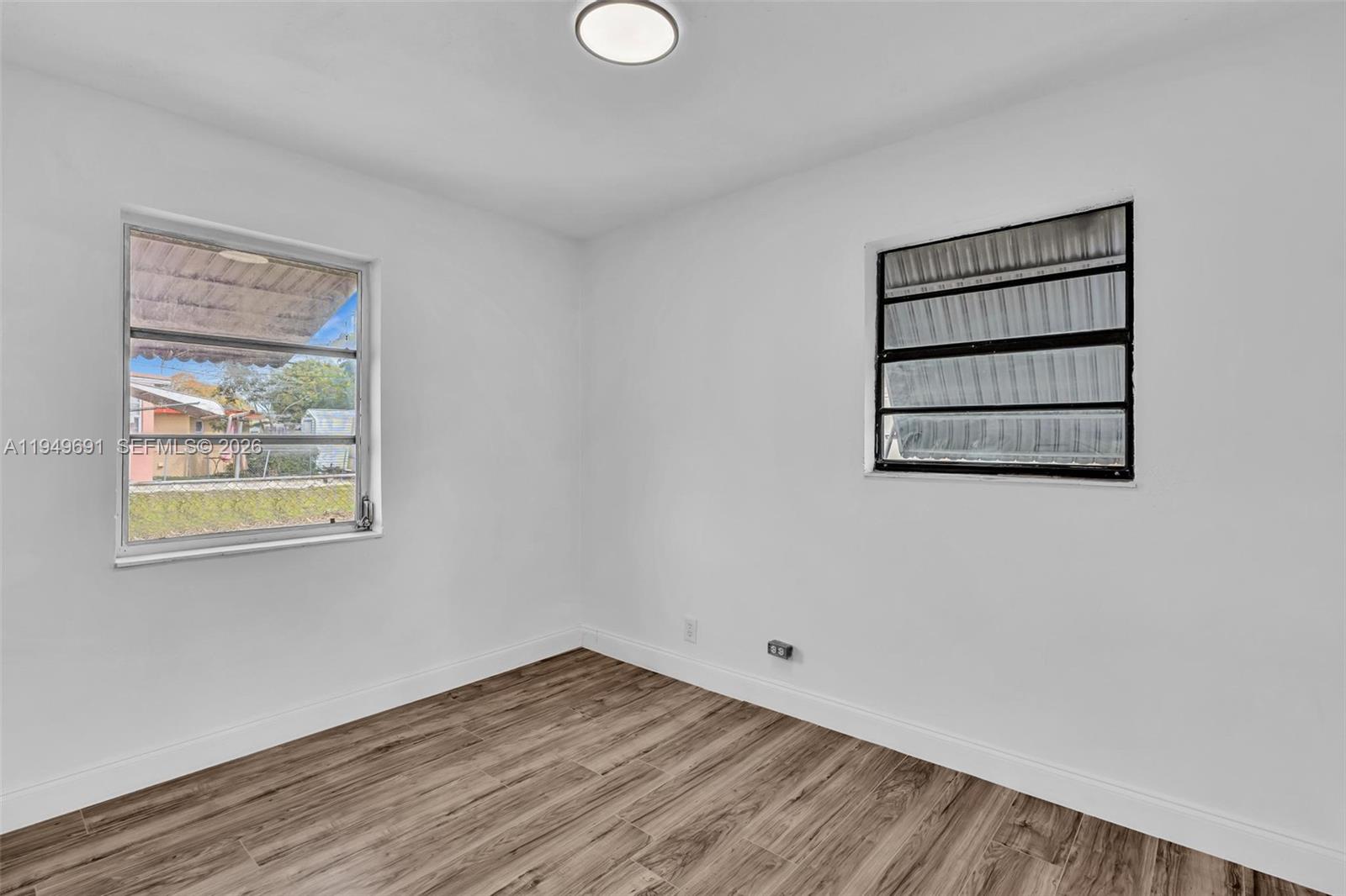 LAUDERDALE MANOR HOMESITE - Residential