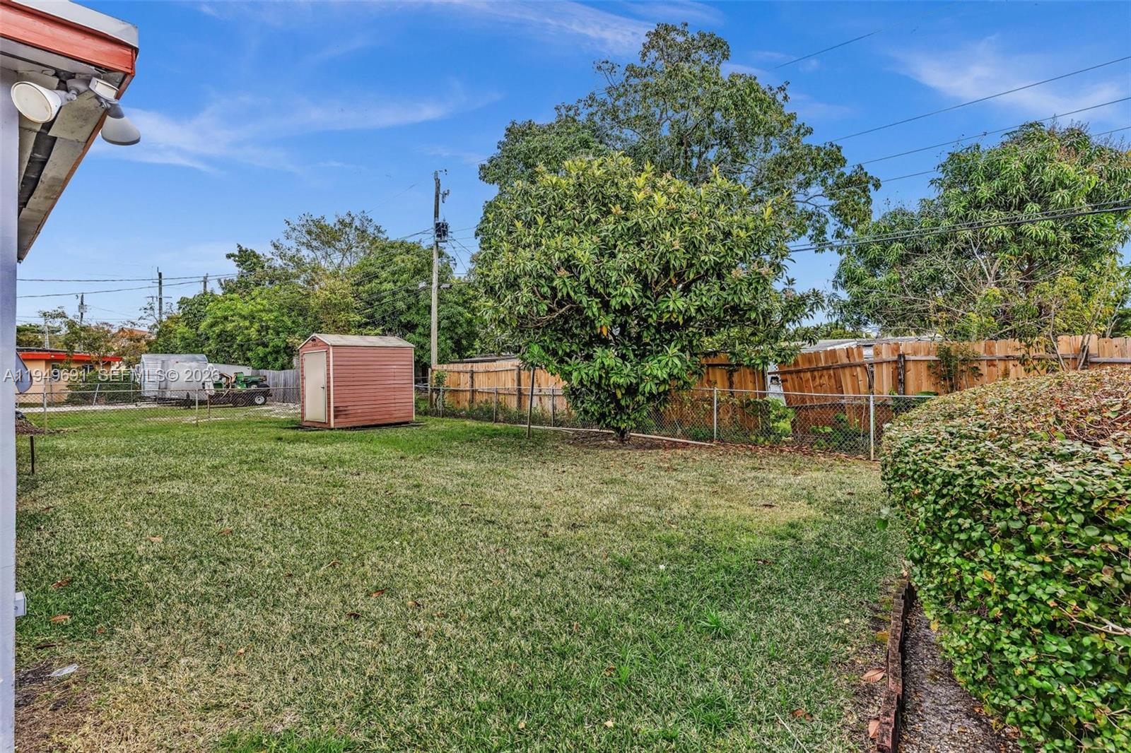 LAUDERDALE MANOR HOMESITE - Residential