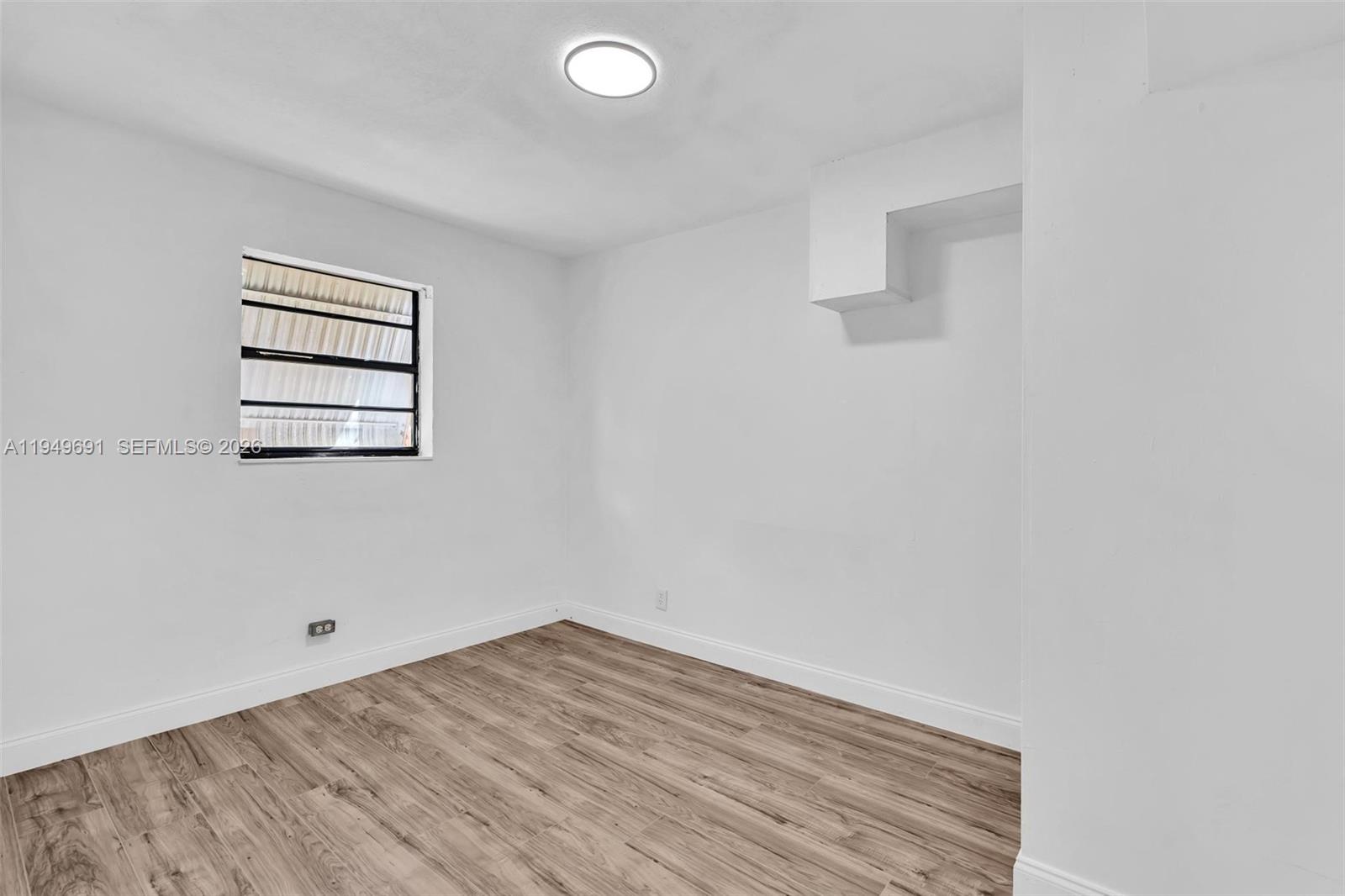 LAUDERDALE MANOR HOMESITE - Residential