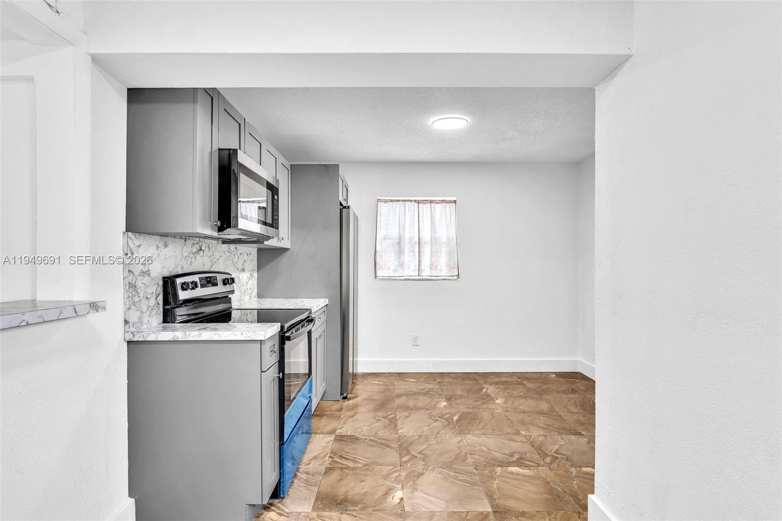 LAUDERDALE MANOR HOMESITE - Residential