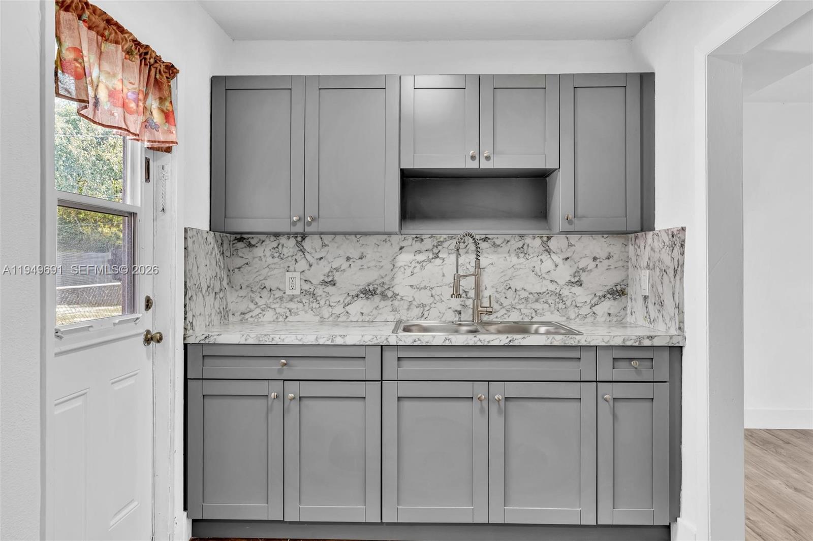 LAUDERDALE MANOR HOMESITE - Residential