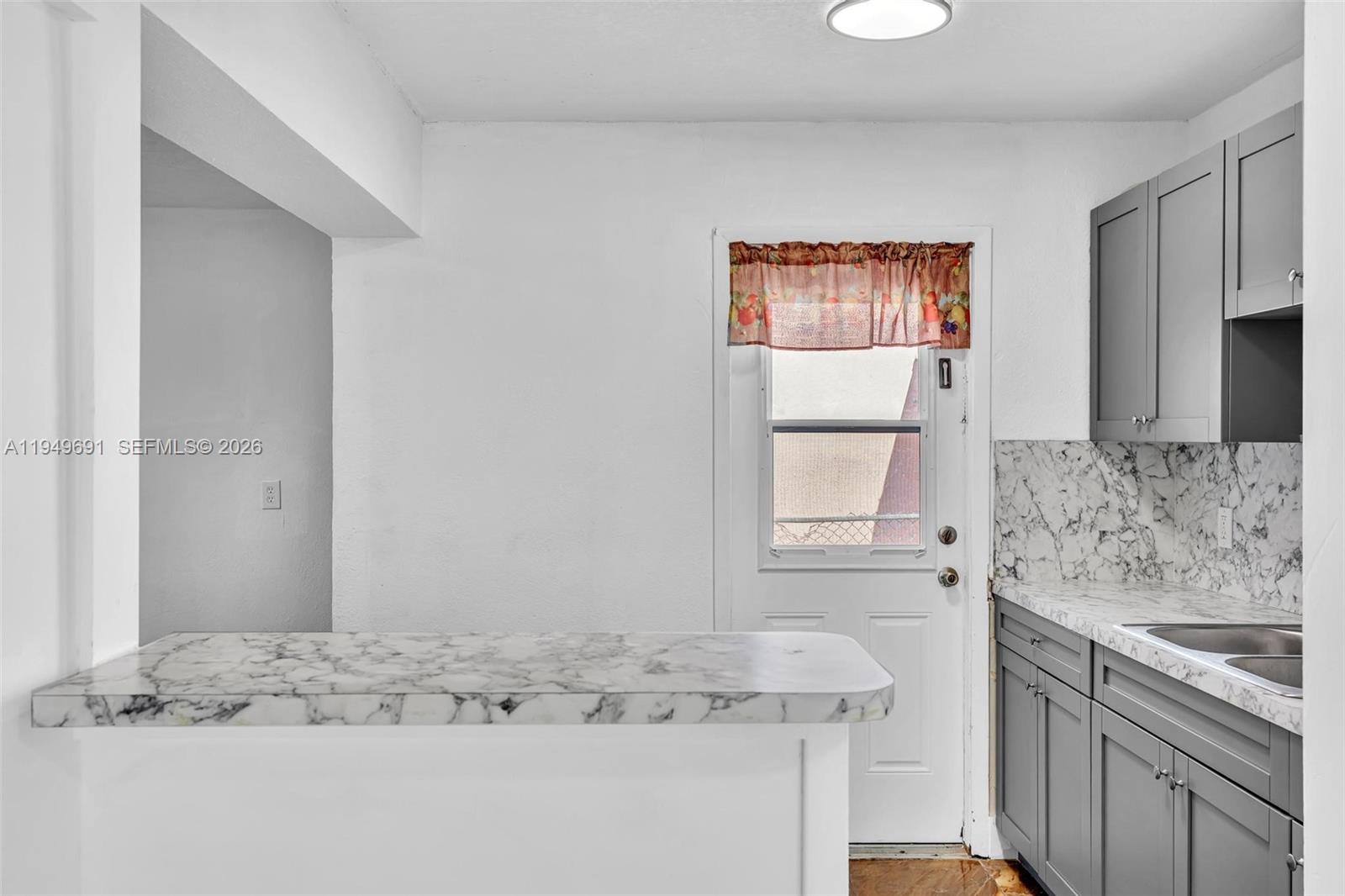 LAUDERDALE MANOR HOMESITE - Residential