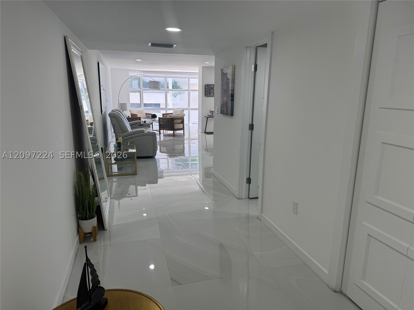 6423 Collins Ave 401, Miami Beach, FL, 33141/$715,000 1 6423 Collins Ave 401