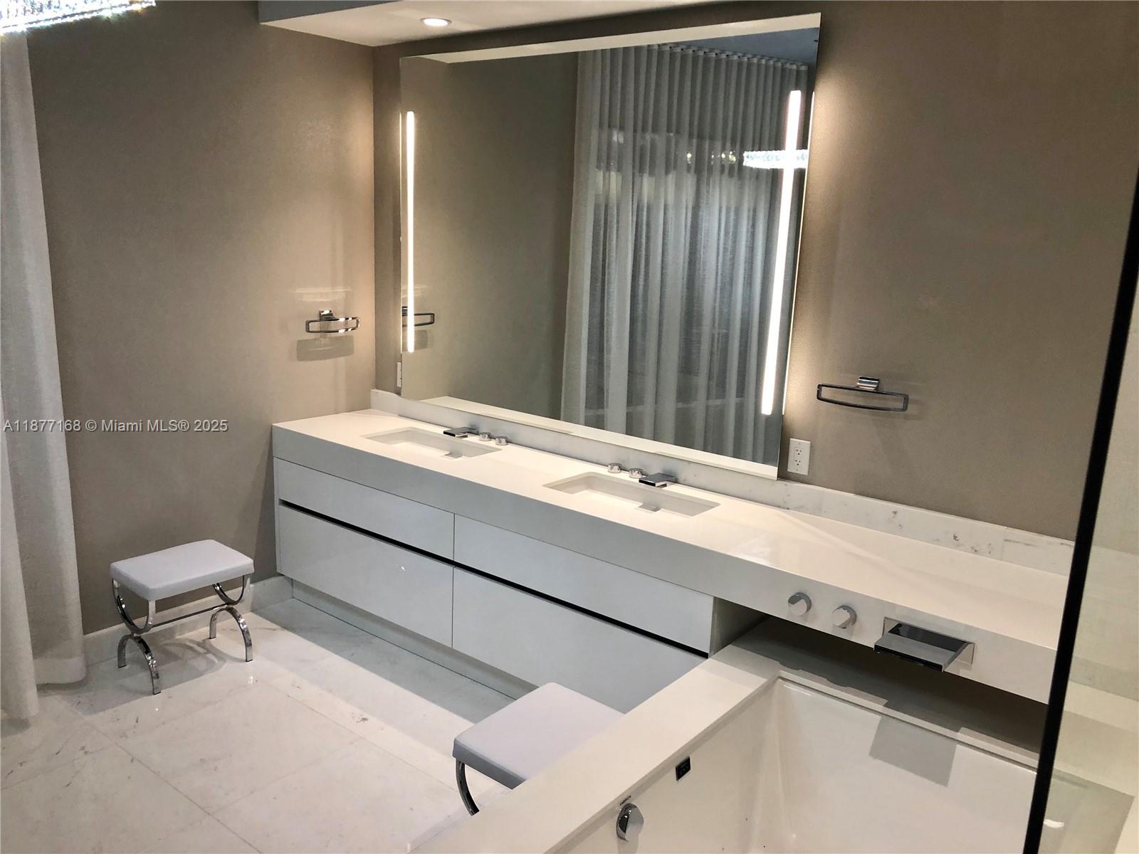 18555 COLLINS AVENUE COND - Residential Lease