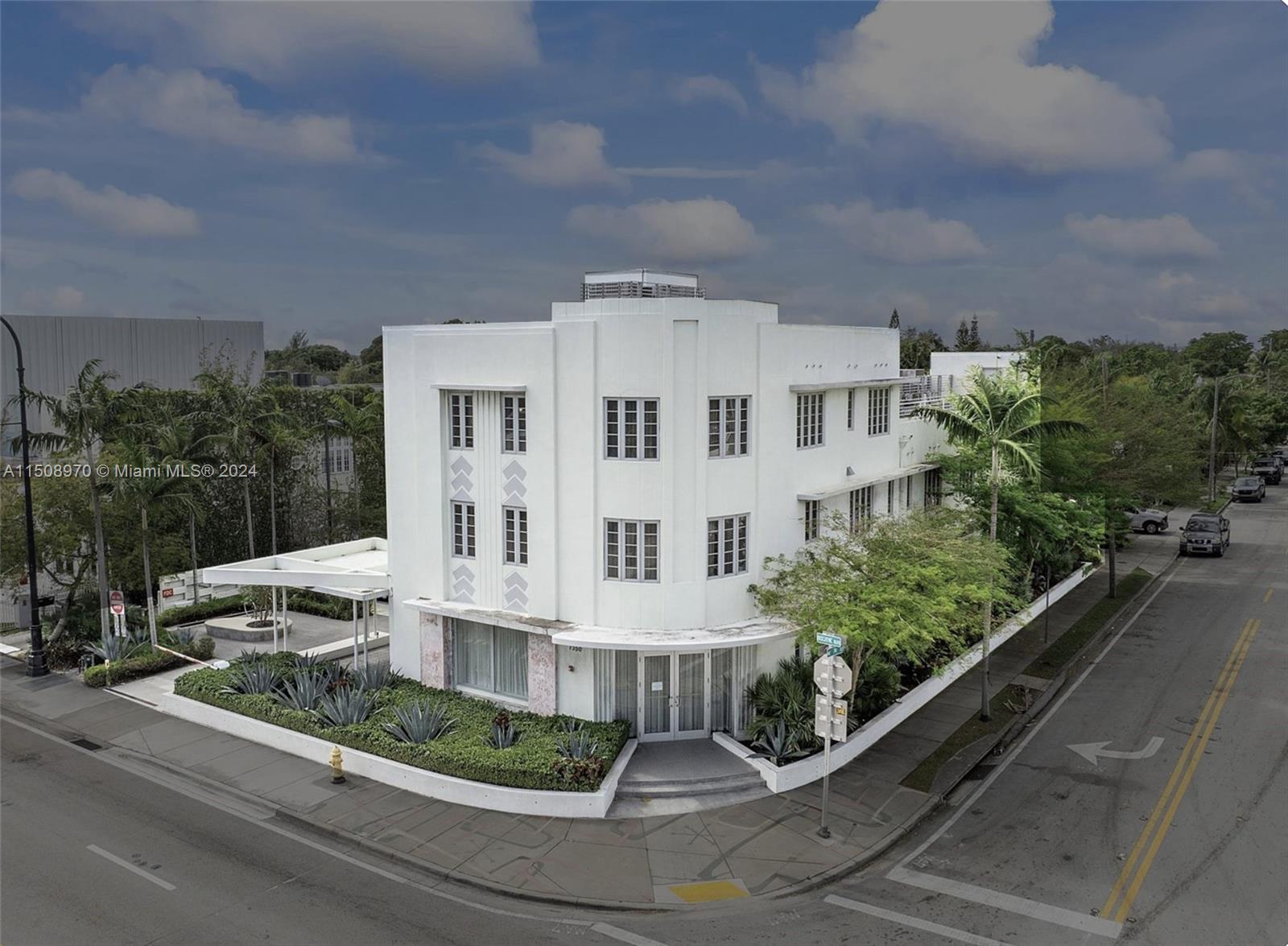 Presenting for sale: 7350 Biscayne Blvd, a unique gem in Miami’s MiMo District. More than just a space, this prime location is a strategic hub for visionary entrepreneurs. Ride the wave of transformation, pioneer MiMo’s commercial evolution, and shape its narrative with a burgeoning tenancy. Don’t miss this exclusive chance to own a piece of Miami’s entrepreneurial frontier and leave your mark in groundbreaking innovation.