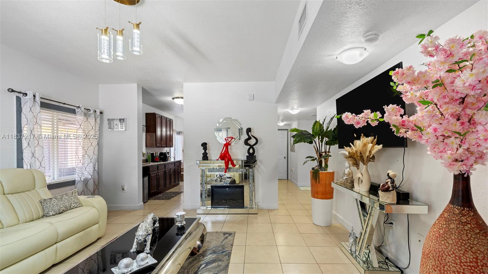 3109 NW 64 st, Miami, FL, 33147/$525,000 4 3109 NW 64 st