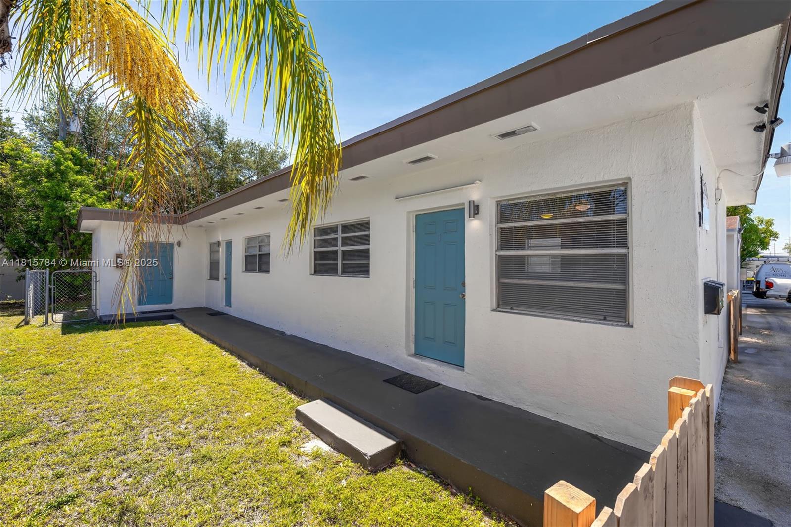 121 SW 5th Ct