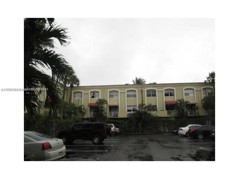 17911 Nw 68th Ave O105, Hialeah, Miami-Dade County, Florida - 2 Bedrooms  
2 Bathrooms - 