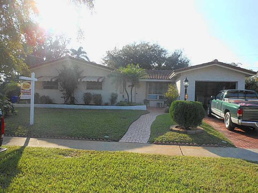 FAMILY  SPECIAL MOTIVATED SELLER MAKE OFFER REDUCED TO SELL* 3 BED,2 BATH ,1 CAR GARAGE** W/HOT TUB **LARGE CORNER LOT*6 YRS S-TILE  ROOF,NEWER 3.5 TON A/C,NEW HOT WATER HEATER,UPGRADED ELECTRIC**NEW GARAGE DOOR**ACCORDION SHUTTERS & AWNINGS**CONC  DRIVE WAY ***WHITE & YELLOW TERRAZZO FLOORS***PLENTY OF CLOSET SPACE*SPRINKLER SYSTEM**FENCED YARD,PLENTY OF SHADE TREES*NEWER FRIDGE & DISHWASHER* } A+ ELEM SCHOOL/ CLOSE TO SHOPPING,BEACH*MAJOR ROADS*HOUSES OF WORSHIP **FLOOR SAFE*LOTS MORE  Call GLENN