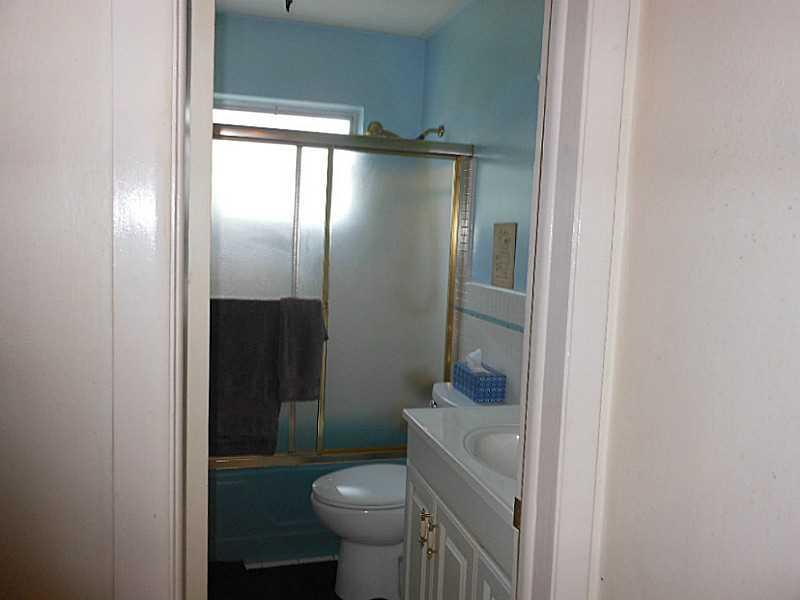 HOLLYWOOD HILLS 6-22 B - Residential