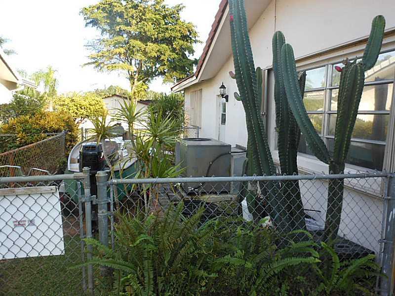 HOLLYWOOD HILLS 6-22 B - Residential
