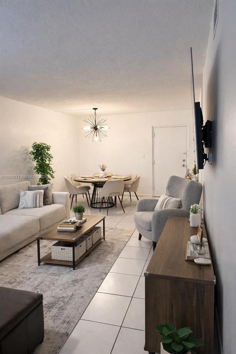 VERSAILLES GARDENS II - Residential