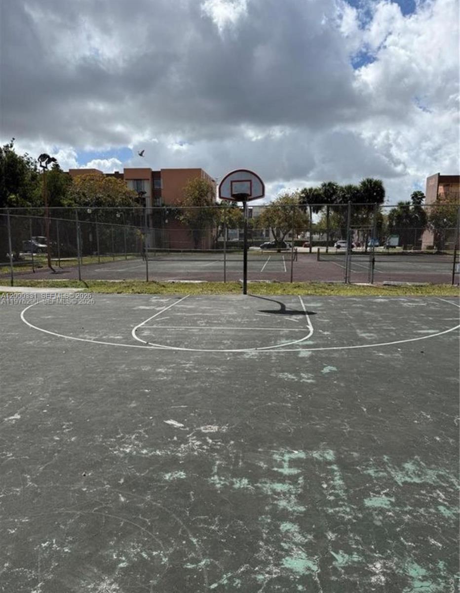 VERSAILLES GARDENS II - Residential