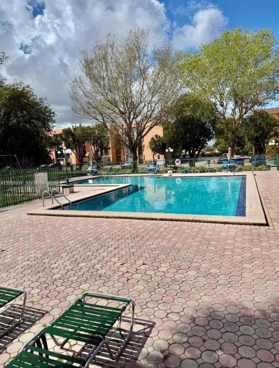 VERSAILLES GARDENS II - Residential