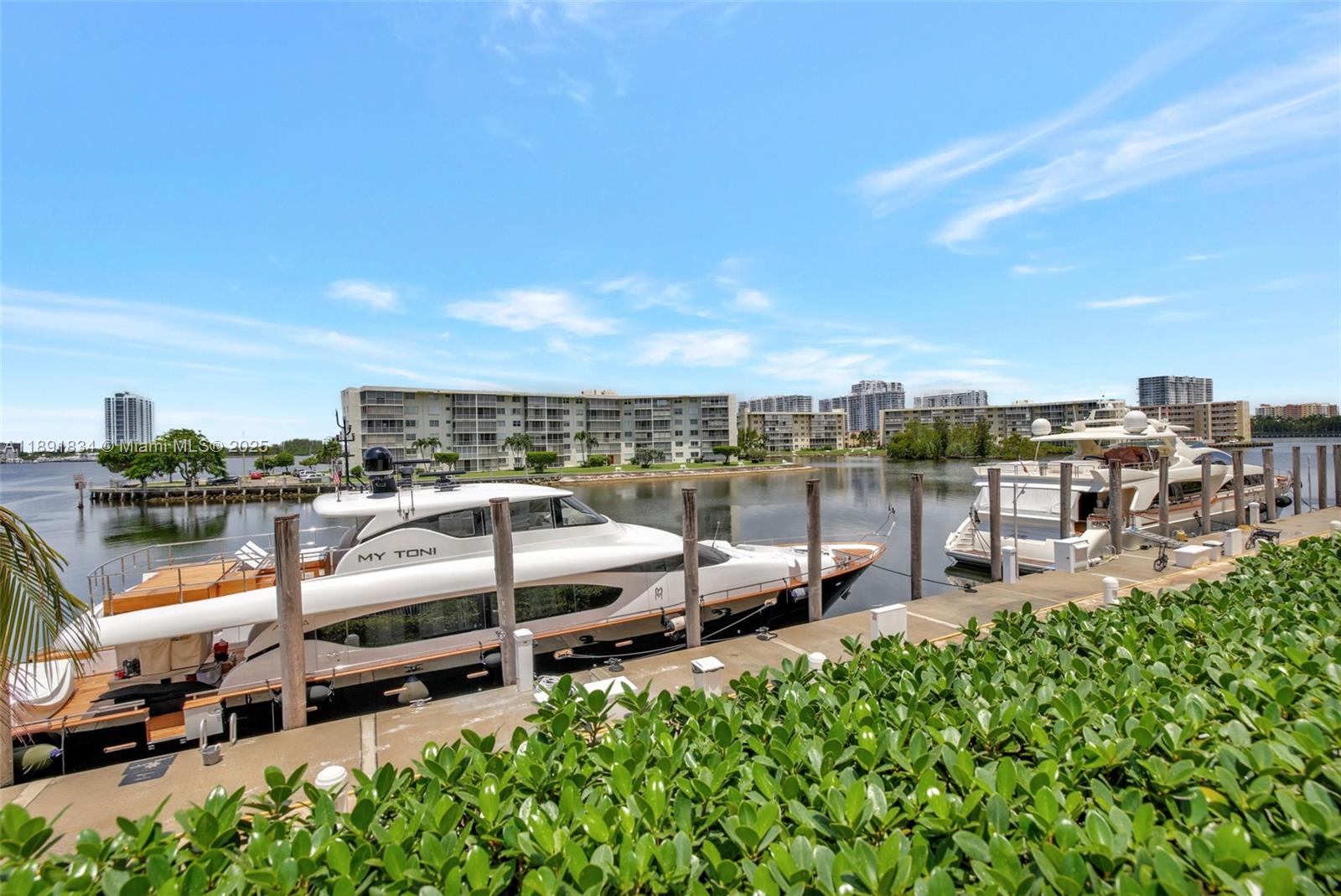 1000 ISL BLVD WILLIAMS IS - Residential