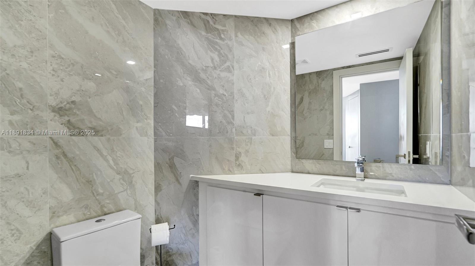 1000 ISL BLVD WILLIAMS IS - Residential