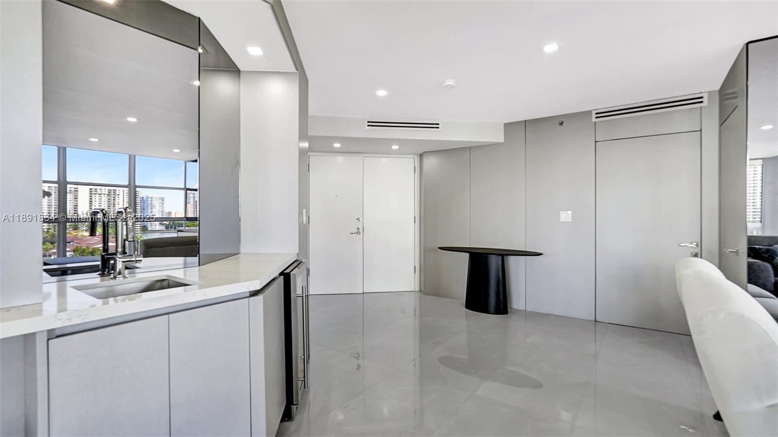 1000 ISL BLVD WILLIAMS IS - Residential