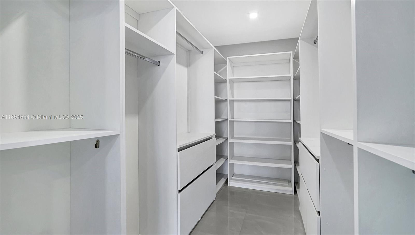 1000 ISL BLVD WILLIAMS IS - Residential