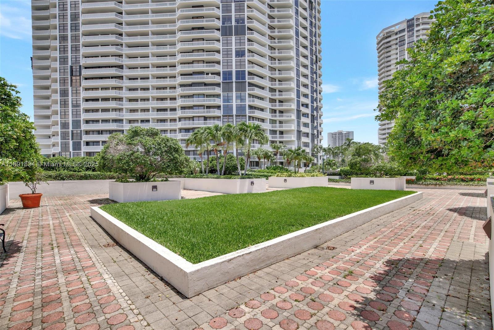 1000 ISL BLVD WILLIAMS IS - Residential