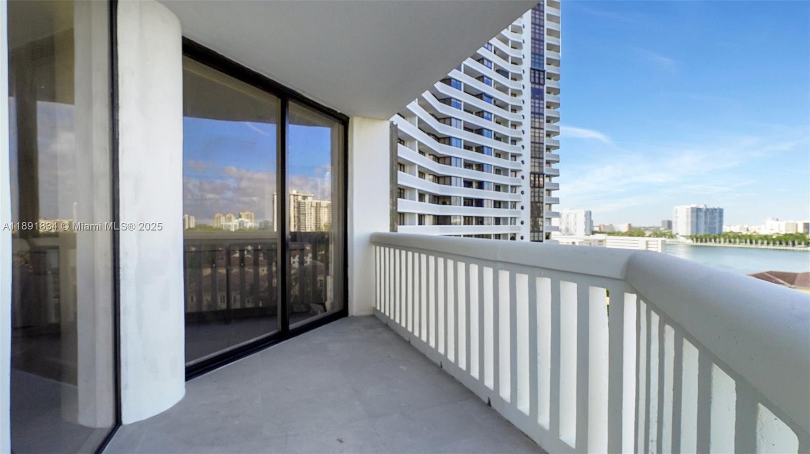 1000 ISL BLVD WILLIAMS IS - Residential