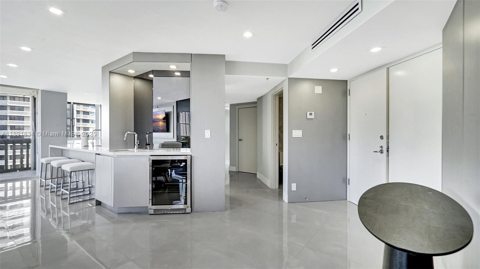 1000 ISL BLVD WILLIAMS IS - Residential