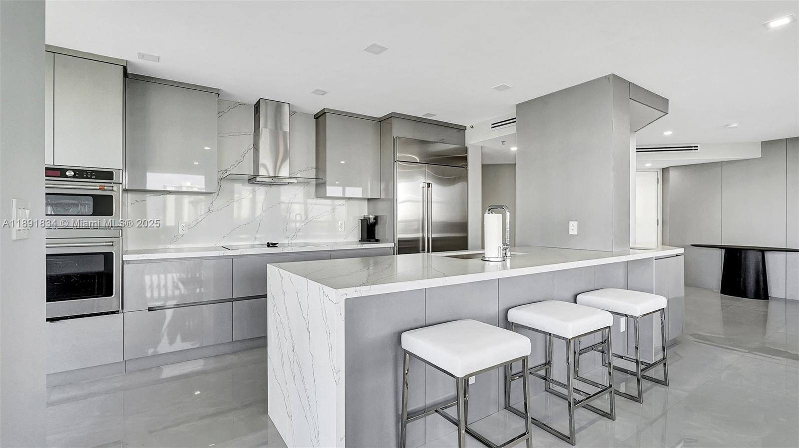 1000 ISL BLVD WILLIAMS IS - Residential