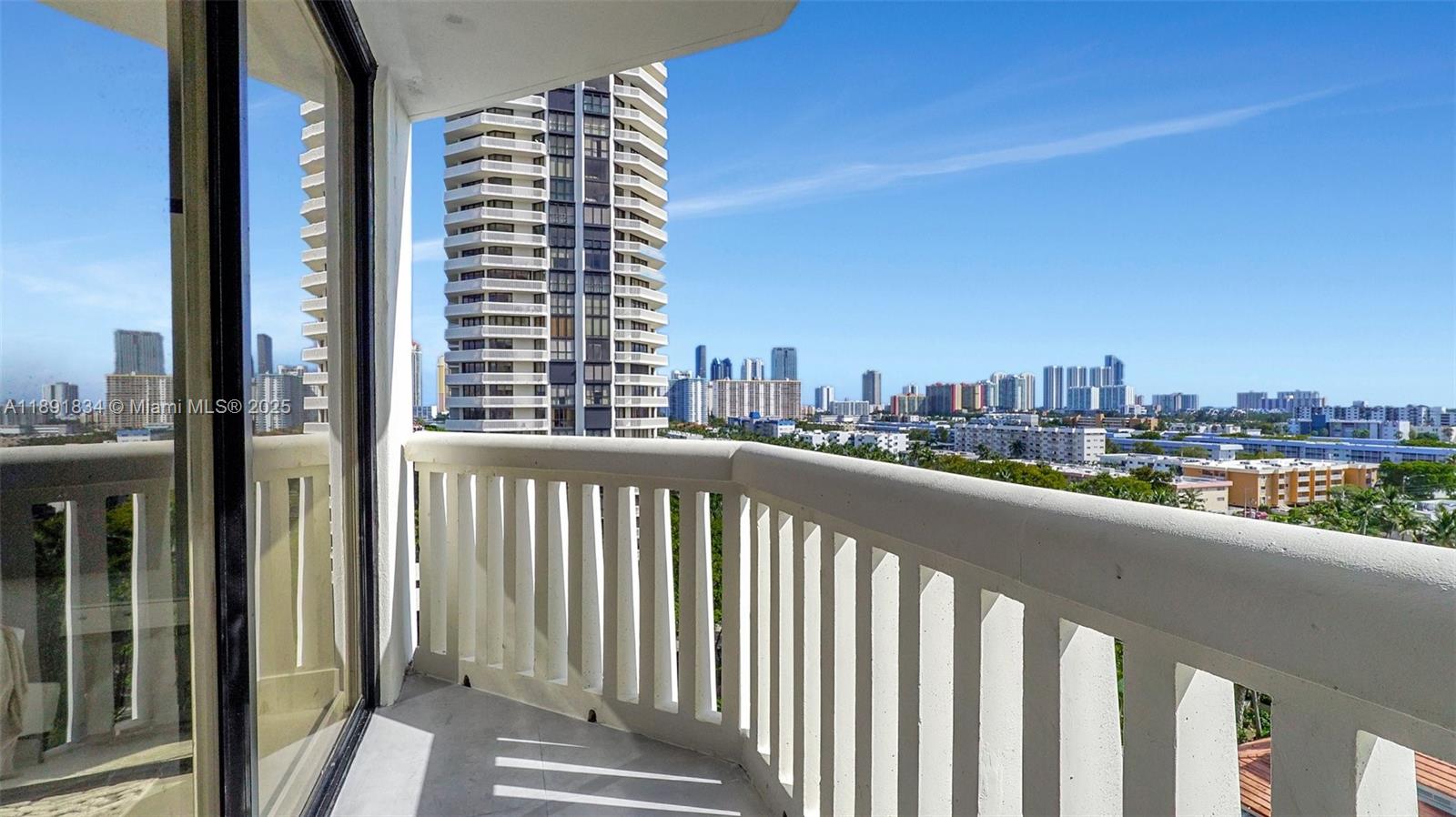 1000 ISL BLVD WILLIAMS IS - Residential
