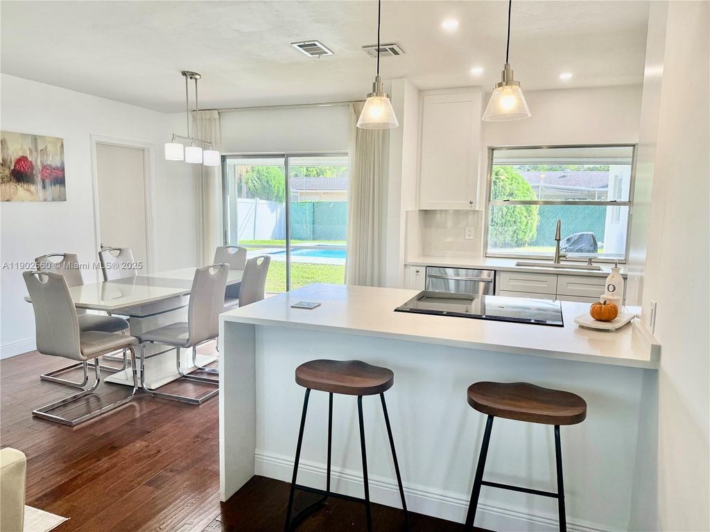 Photo of 8 Tam O Shanter Ln, Boca Raton, FL 33431 (MLS # A11902560)