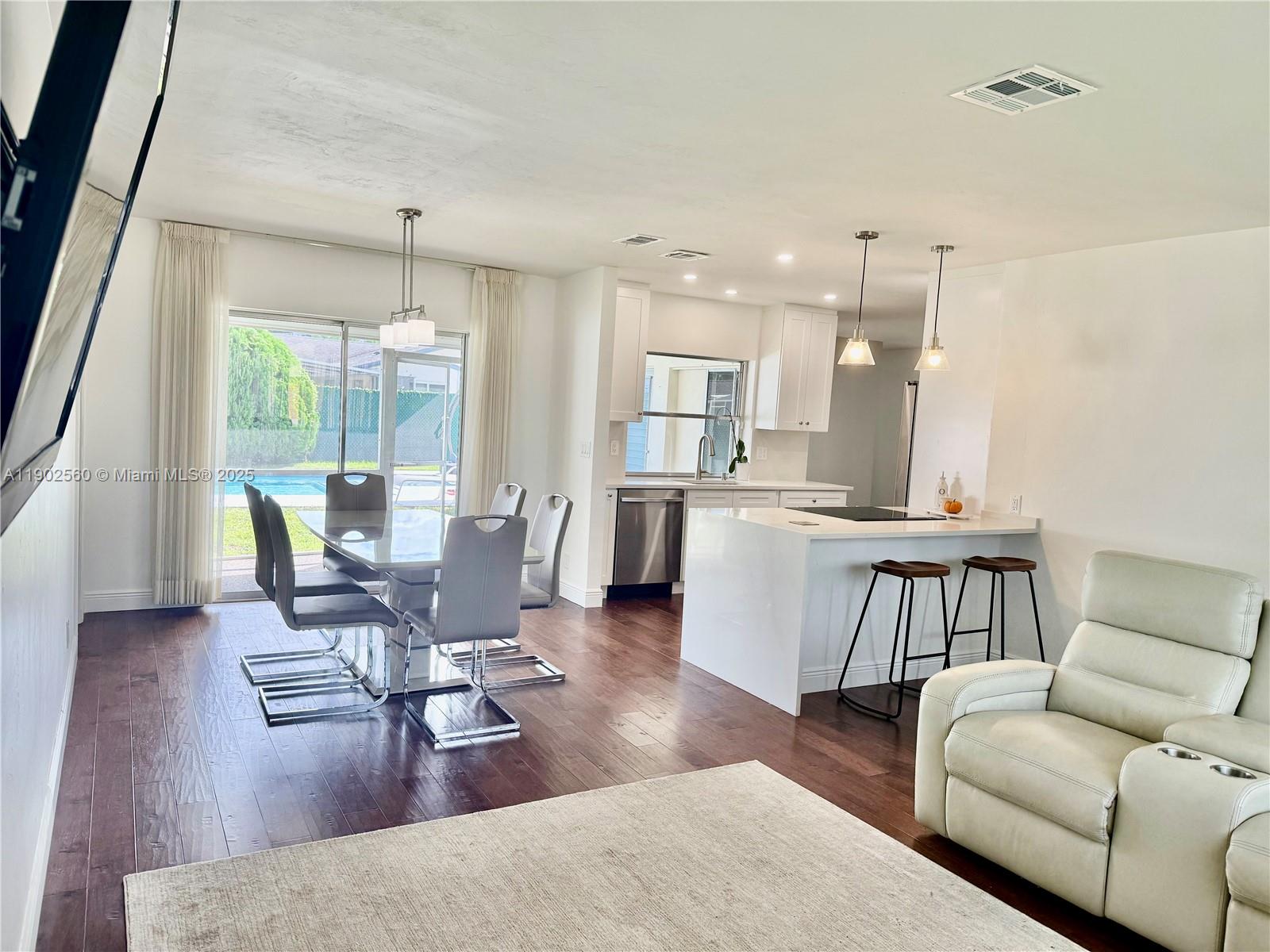 UNIVERSITY PARK COUNTRY C - Residential Lease