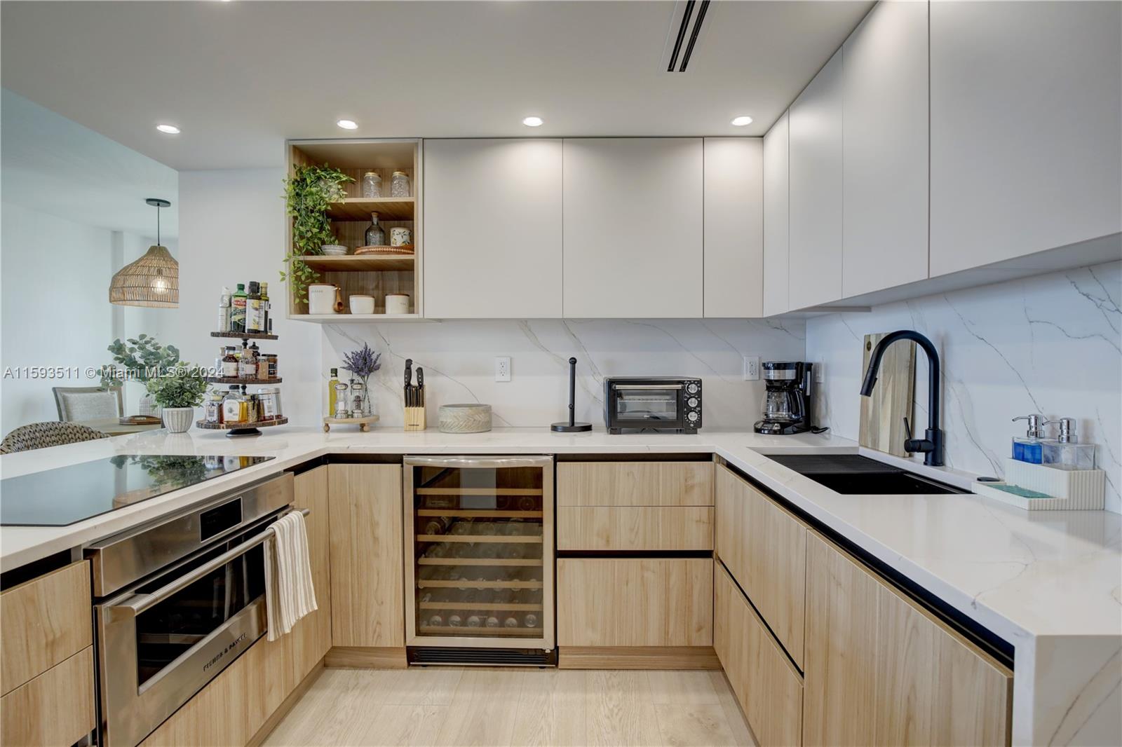 TOWERS OF KEY BISCAYNE CO - Residential Lease