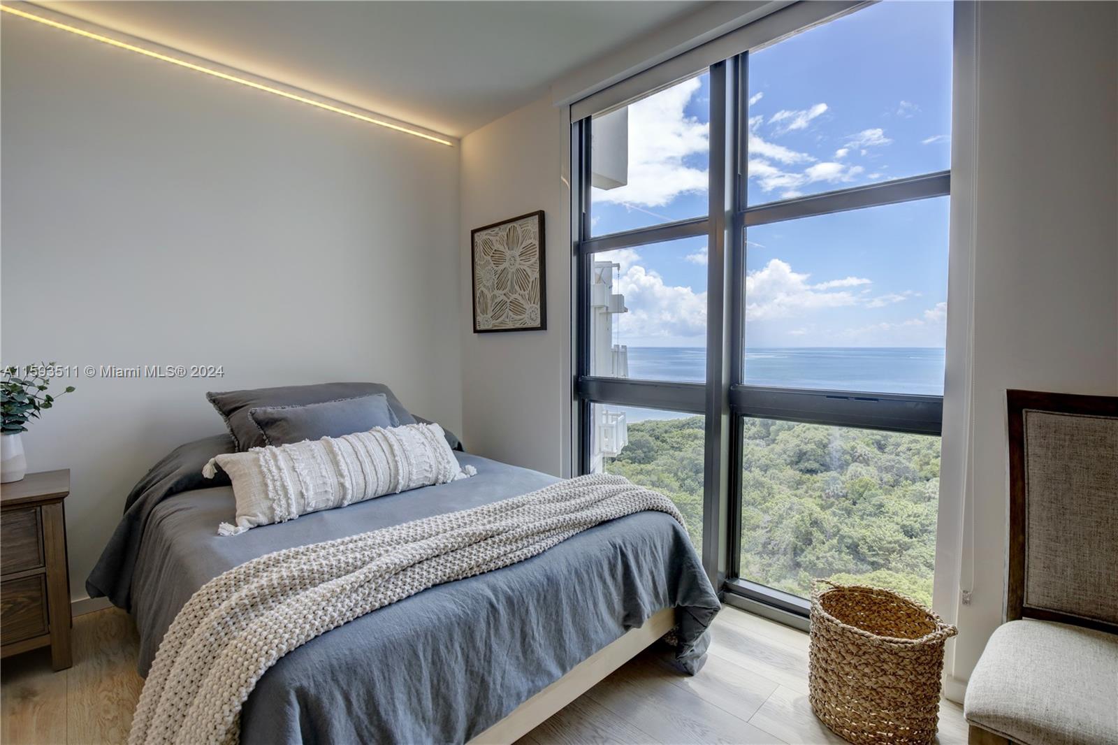 TOWERS OF KEY BISCAYNE CO - Residential Lease