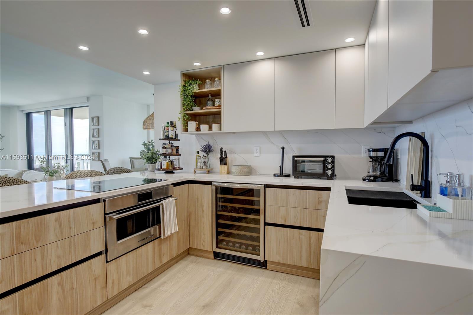 TOWERS OF KEY BISCAYNE CO - Residential Lease