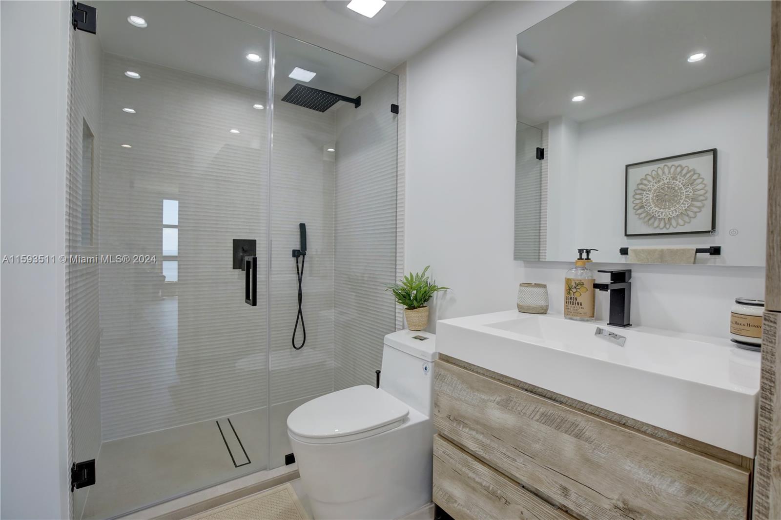 TOWERS OF KEY BISCAYNE CO - Residential Lease