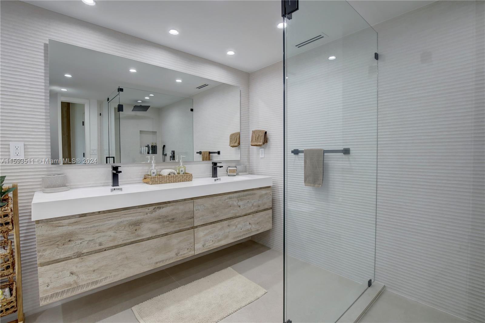 TOWERS OF KEY BISCAYNE CO - Residential Lease