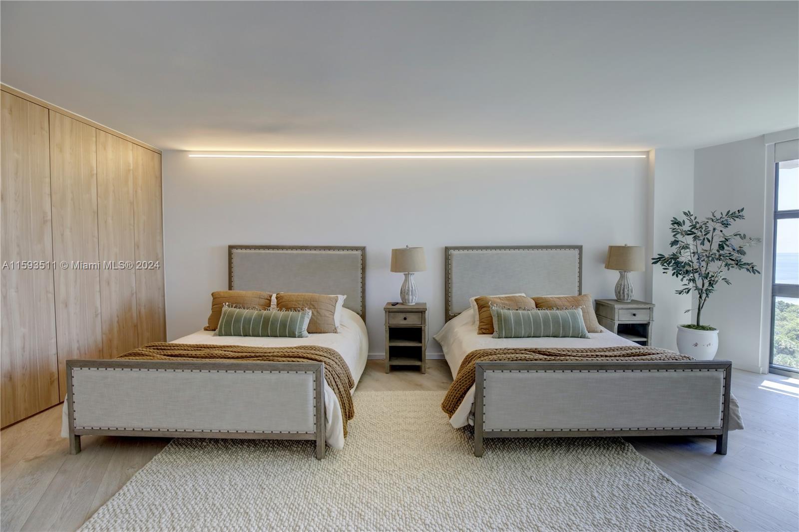 TOWERS OF KEY BISCAYNE CO - Residential Lease