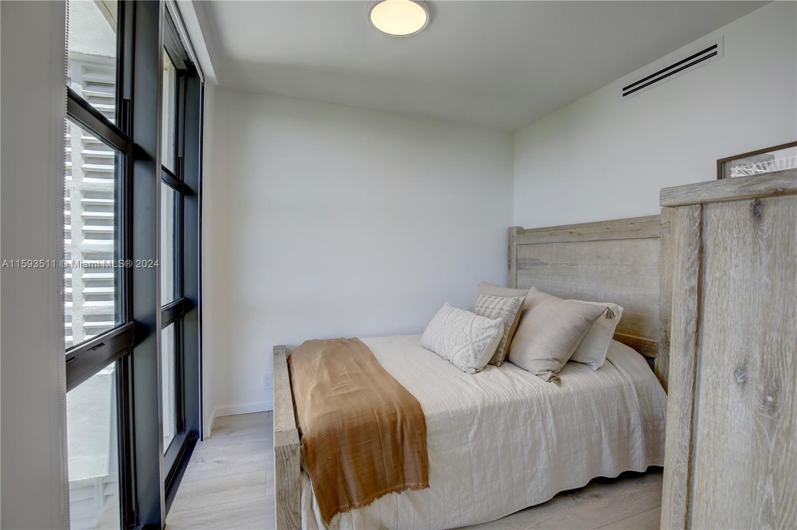 TOWERS OF KEY BISCAYNE CO - Residential Lease