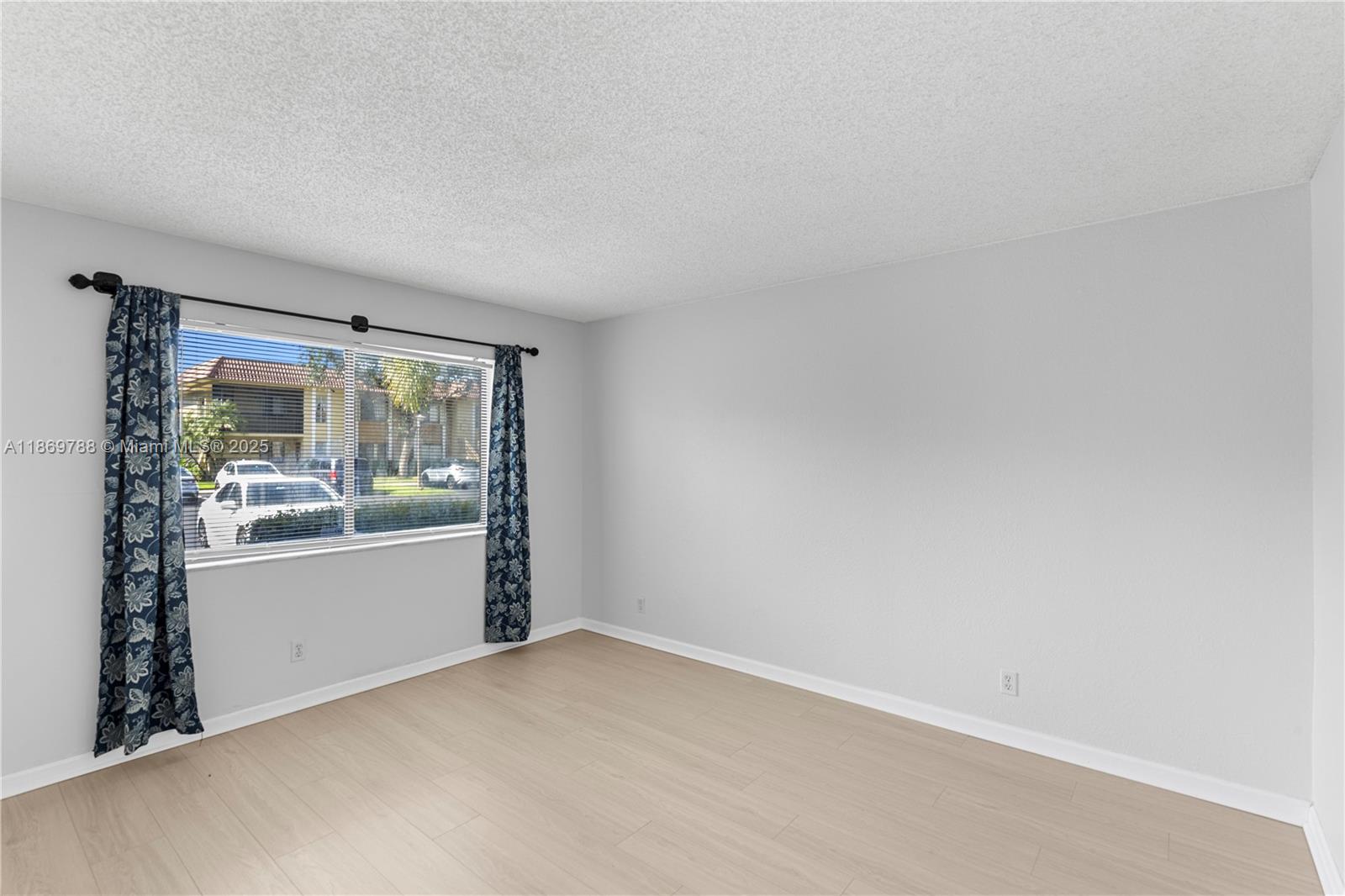 RACQUET CLUB AT BONAVENTU - Residential Lease