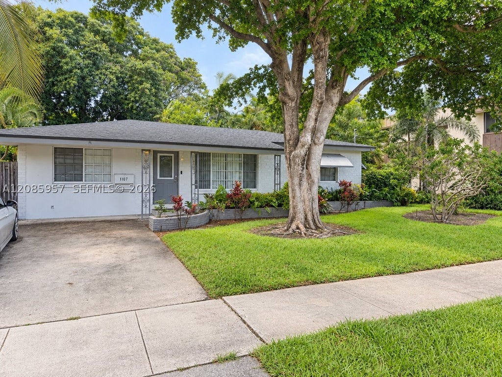 Photo of 1107 NE 16th Ct, Fort Lauderdale, FL 33305 (MLS # A12085957)