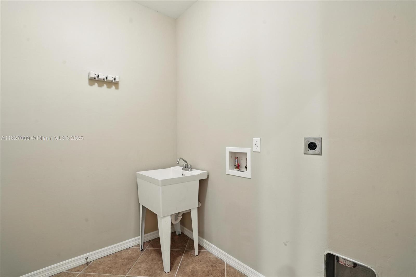 PROMENADE EAST - Residential