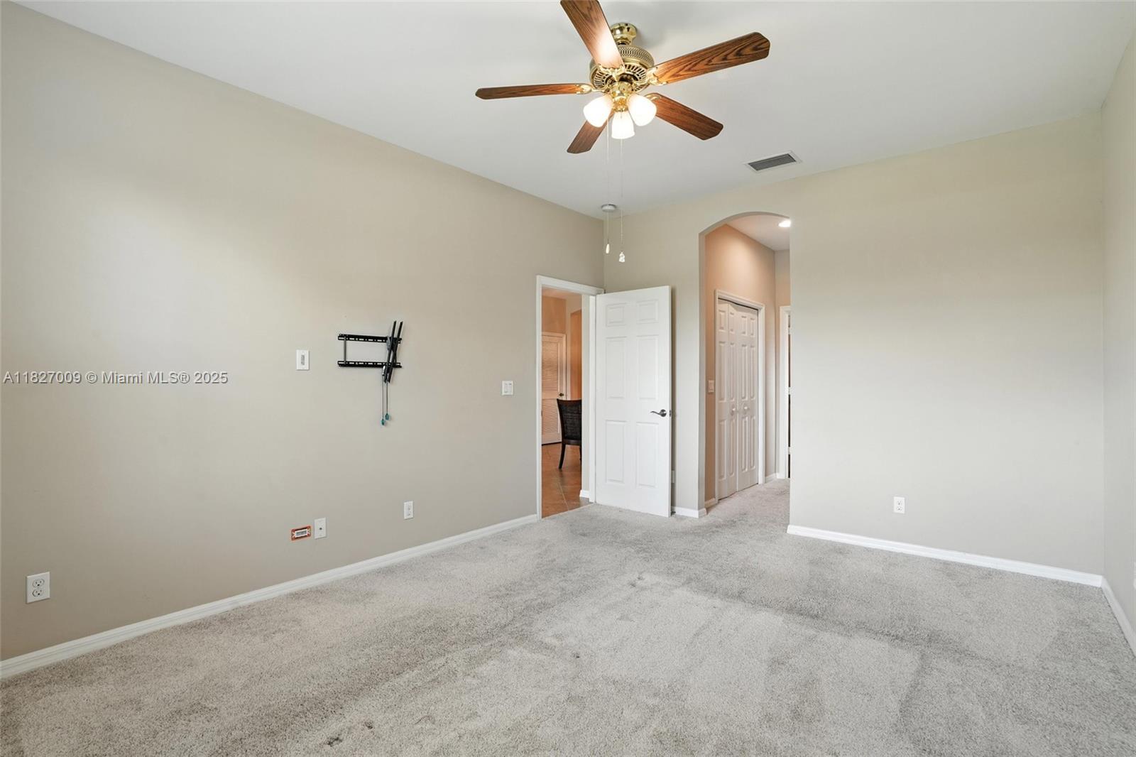 PROMENADE EAST - Residential