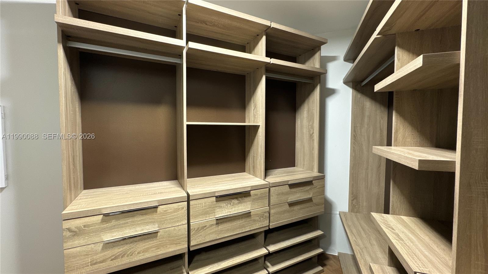 TURNBERRY VLG NO TOWER CO - Residential