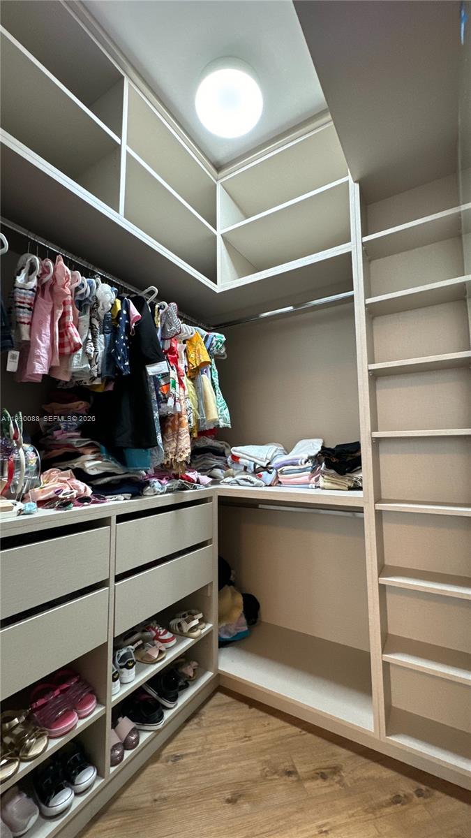 TURNBERRY VLG NO TOWER CO - Residential