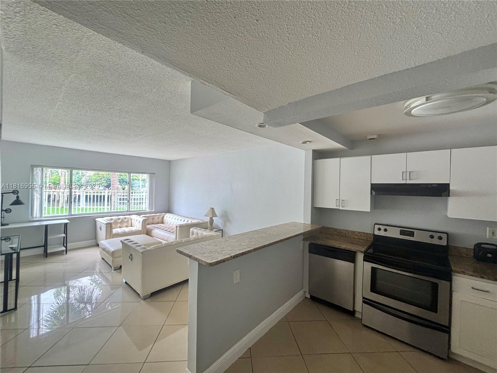 Rental Property at 251 Se 6th Ave 3, Pompano Beach, Broward County, Florida - Bedrooms: 1 
Bathrooms: 2  - $1,850 MO.