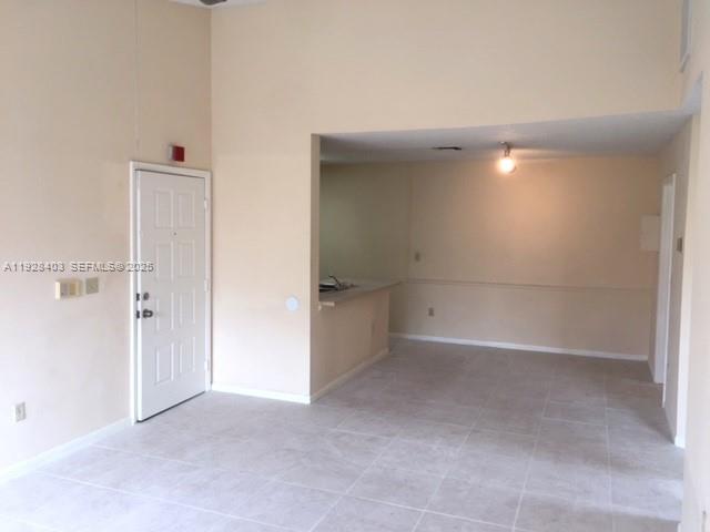 LA HACIENDA CONDOMINIUM - Residential Lease