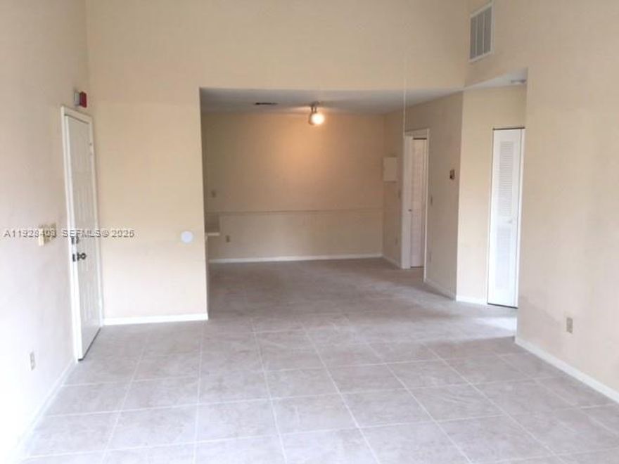 Bright, spacious 1 bed 1 bath apt on 2nd floor. Walk in closet, open floor, W/D in unit and storage space. Private gated community includes security, swimming pools, gym and play ground. Great locations with close access to I-75 and Palmetto Exp. 1 assigned parking space. Easy to show.