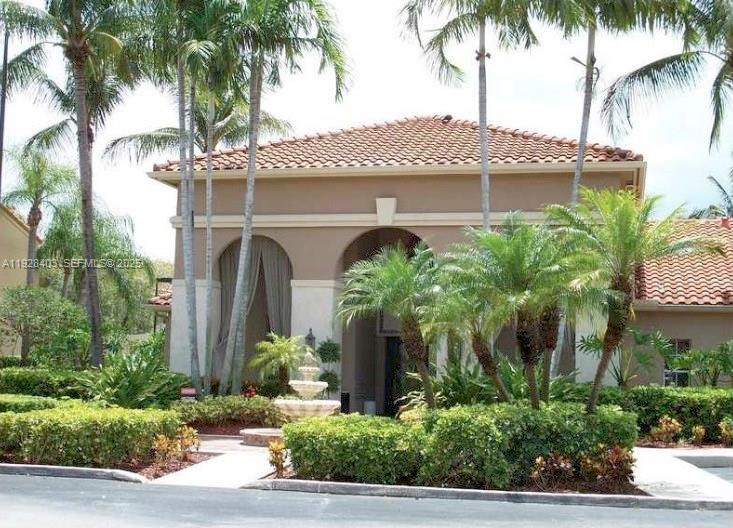 LA HACIENDA CONDOMINIUM - Residential Lease