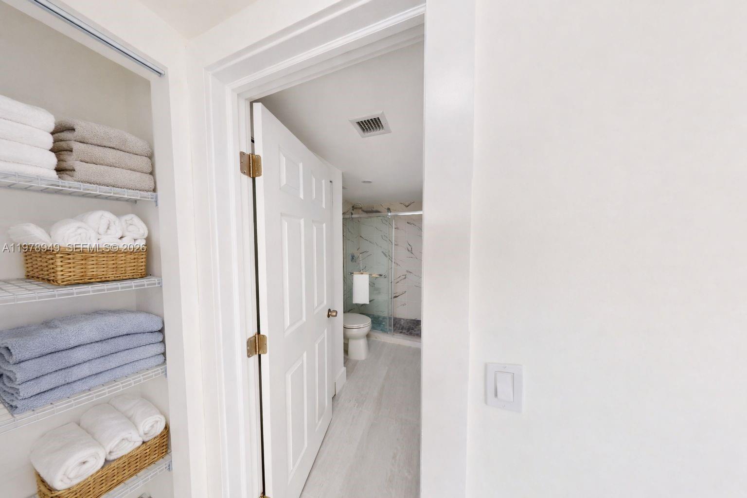 1000 ISL BLVD WILLIAMS IS - Residential