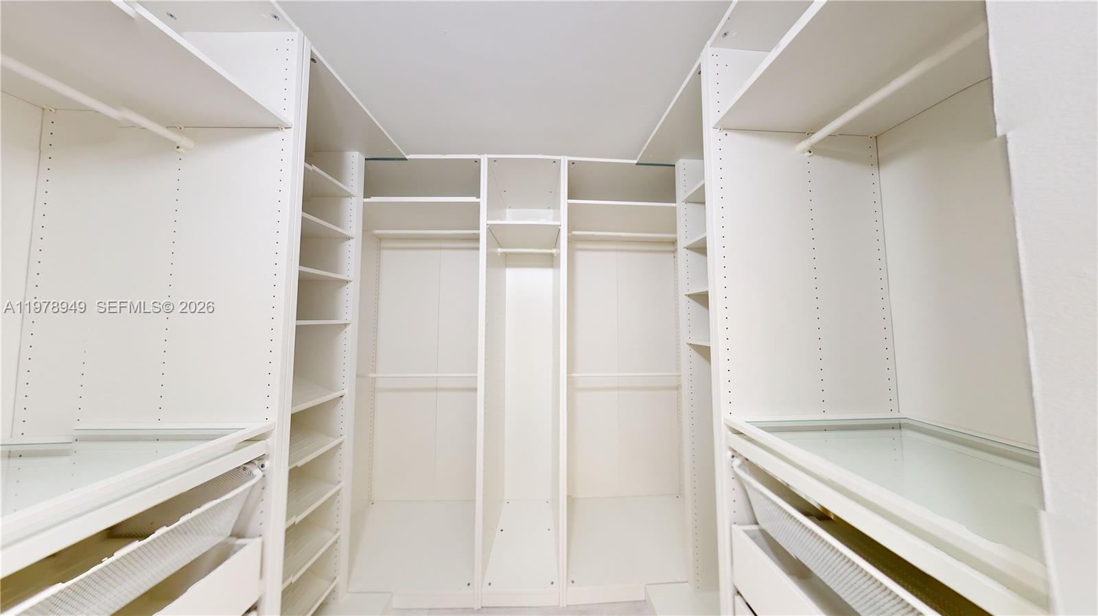 1000 ISL BLVD WILLIAMS IS - Residential