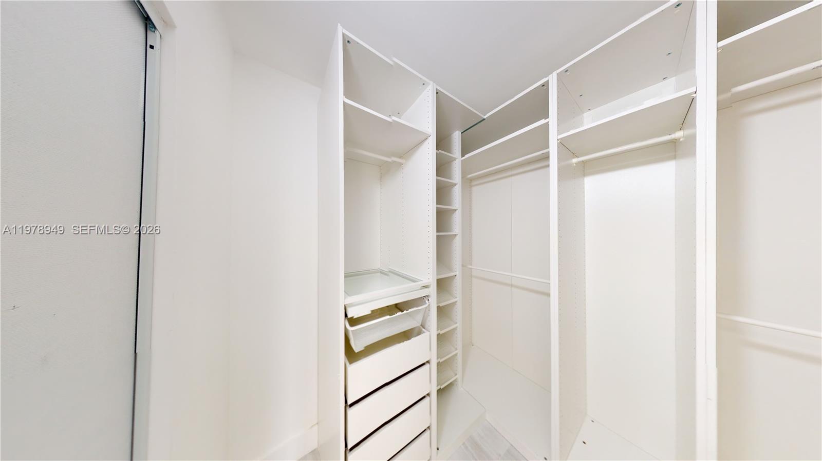 1000 ISL BLVD WILLIAMS IS - Residential